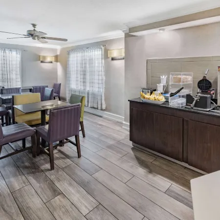 La Quinta Inn by Wyndham Laredo I-35