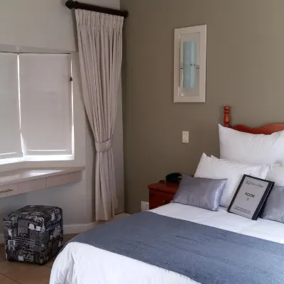 Liza's Cottage Guesthouse Отели рядом с достопримечательностью «Район Хэтфилд-сквер»