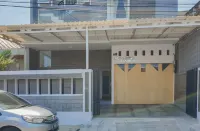 RedDoorz Plus Near Lippo Plaza Yogyakarta Hotels in Gondokusuman