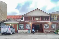 Homestay Nazriel Mitra RedDoorz Hotel in zona Pantai Sayang Heulang