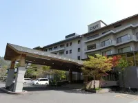 Hotel New Momiji Hotels near Ryuka Falls