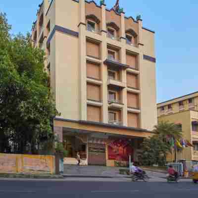 Royal Court Hotel Exterior