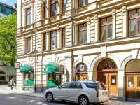 Nomad Cave Hotels near T-CENTRAL Station