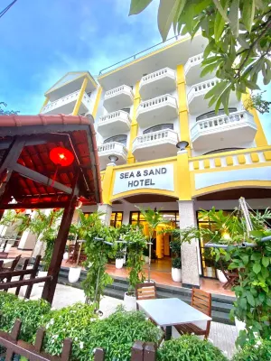 SEA AND SAND HOTEL Hotel di Cửa Đại