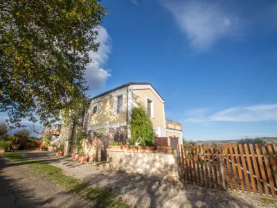 Casale Vincenzo Hotels near Convento di San Patrignano