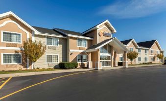 Comfort Inn & Suites Jackson - West Bend