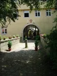 Hotel Schloss Sindlingen Hotels in der Nähe von Lutz Ackermann Bildhauer