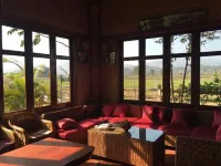 Mr Charles River View Lodge Hôtels à : Thibaw