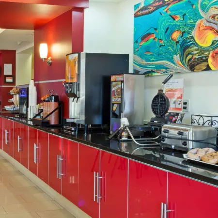 Days Inn & Suites by Wyndham Milwaukee