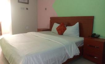 Flamingo Hotel & Suites