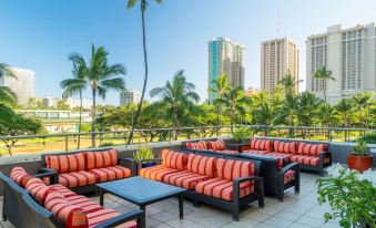 DoubleTree by Hilton Alana - Waikiki Beach