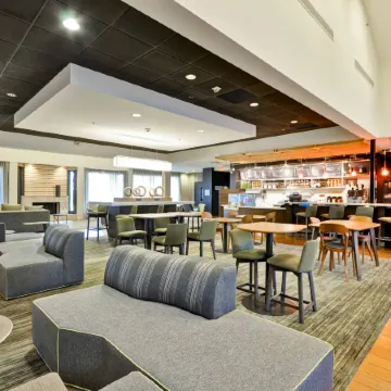 Courtyard Dallas Medical/Market Center Отели рядом с Аэропорт Лав-Филд