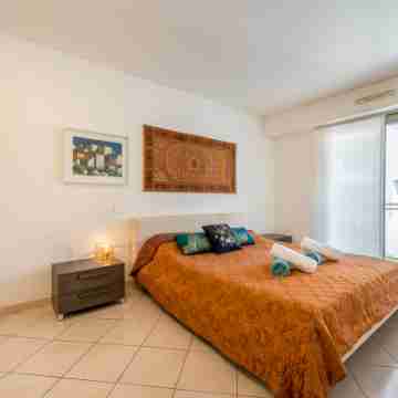 Les allées du Cap Rooms