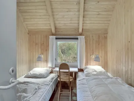 "Catarine" - 1.1km from the Sea