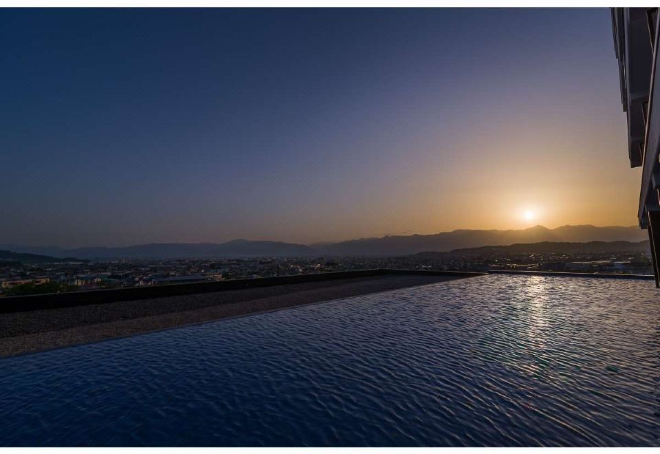 온천 호텔 vs 시내 호텔