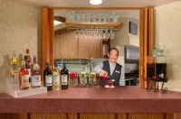 Embassy Suites by Hilton Lompoc Central Coast - bar