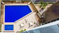 Manhattan Plaza - piscina