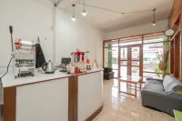 RedDoorz Plus near Universitas Saburai Lampung Hotel di Gunung Terang