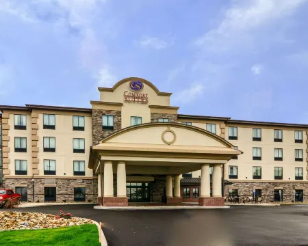 Comfort Suites Uniontown Отели рядом с достопримечательностью «Грэйт Кросс оф Крайст»