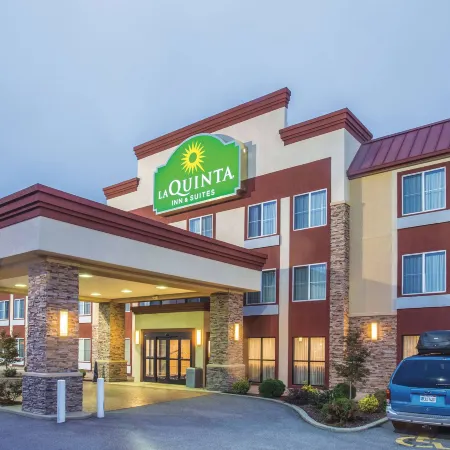 La Quinta Inn & Suites by Wyndham O'Fallon, IL - St. Louis