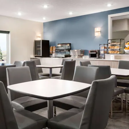 Days Inn by Wyndham Calgary North Balzac