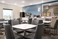 Days Inn by Wyndham Calgary North Balzac