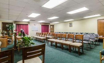 Quality Inn & Suites Near Coliseum and Hwy 231 North