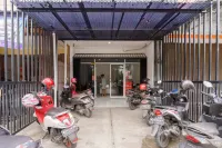 RedDoorz Near Alun Alun Kota Serang Hotell i Lontarbaru
