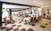 Hotel Zátoka - Frühstück