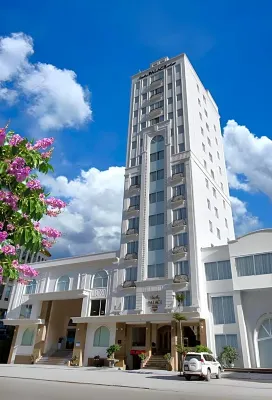 City Bay Palace Hotel Hotels near Bai Tho Mountain