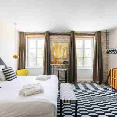 Castel de Très Girard - Hôtel & Restaurant Rooms