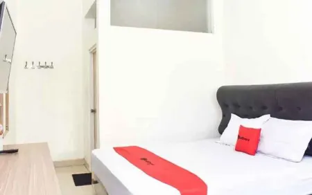 RedDoorz Near Alun Alun Wonosobo Отели в г. Sigaluh