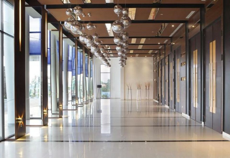 노보텔 반자르마신 에어포트 수영장 전경