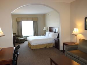 Holiday Inn Express & Suites Dallas Southwest-Cedar Hill