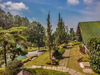 Puncak Pass Resort Hotel dekat Desa Cahaya Sirnajaya