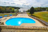 Tanglwood Resort Hotels in Palmyra Township