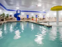 La Quinta Inn & Suites by Wyndham Fargo-Medical Center - Kolam Renang