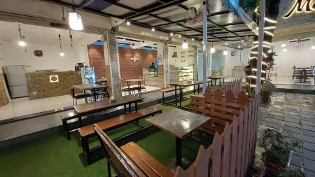 Onella Regency Отели рядом с достопримечательностью «Panchgani Hill Station Point»