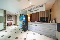 HOTEL IMT