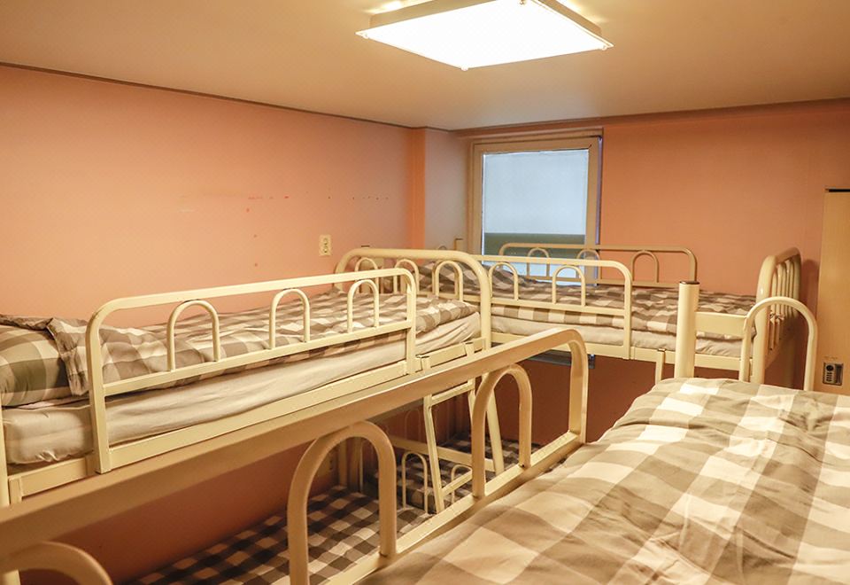Busan Sukbak Dot Com room