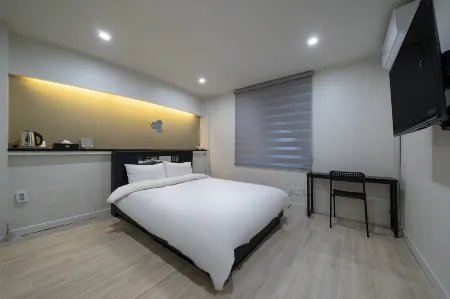 Gangneung Gyeongpodae Swan