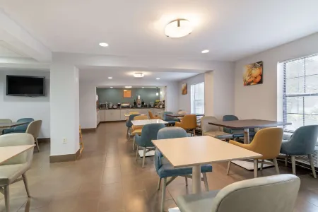 Comfort Inn Airport Отели рядом с достопримечательностью «Мэн Молл»