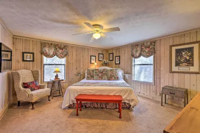 Cozy Caymus Cabin ~ 3 Miles to Callaway Gardens! Hotels near Pine Mountain, Georgia