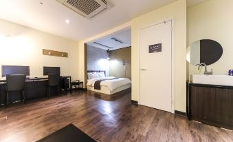Changwon Buk-Myeon the B and B Hotel