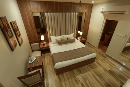 Hotel Royal Palace Отели рядом с достопримечательностью «Кваджа Гариб Навас Дарга Шариф»