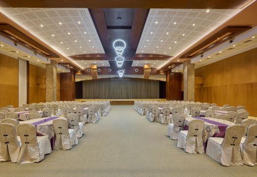 플로라 에어포트 호텔