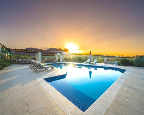 Karyo Villa,- 4Bd, 3Min on Foot from the Beach! Hotels in Lappei