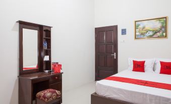 RedDoorz Near Banyuwangi Baru Station