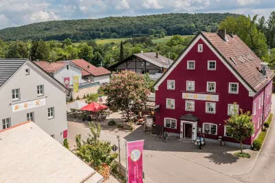 Gasthof Krone Hotel dekat Cafe Zentral