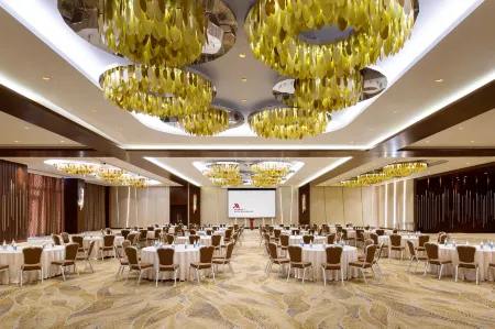 Baku Marriott Hotel Boulevard Отели рядом с достопримечательностью «Дворец Ширваншахов»